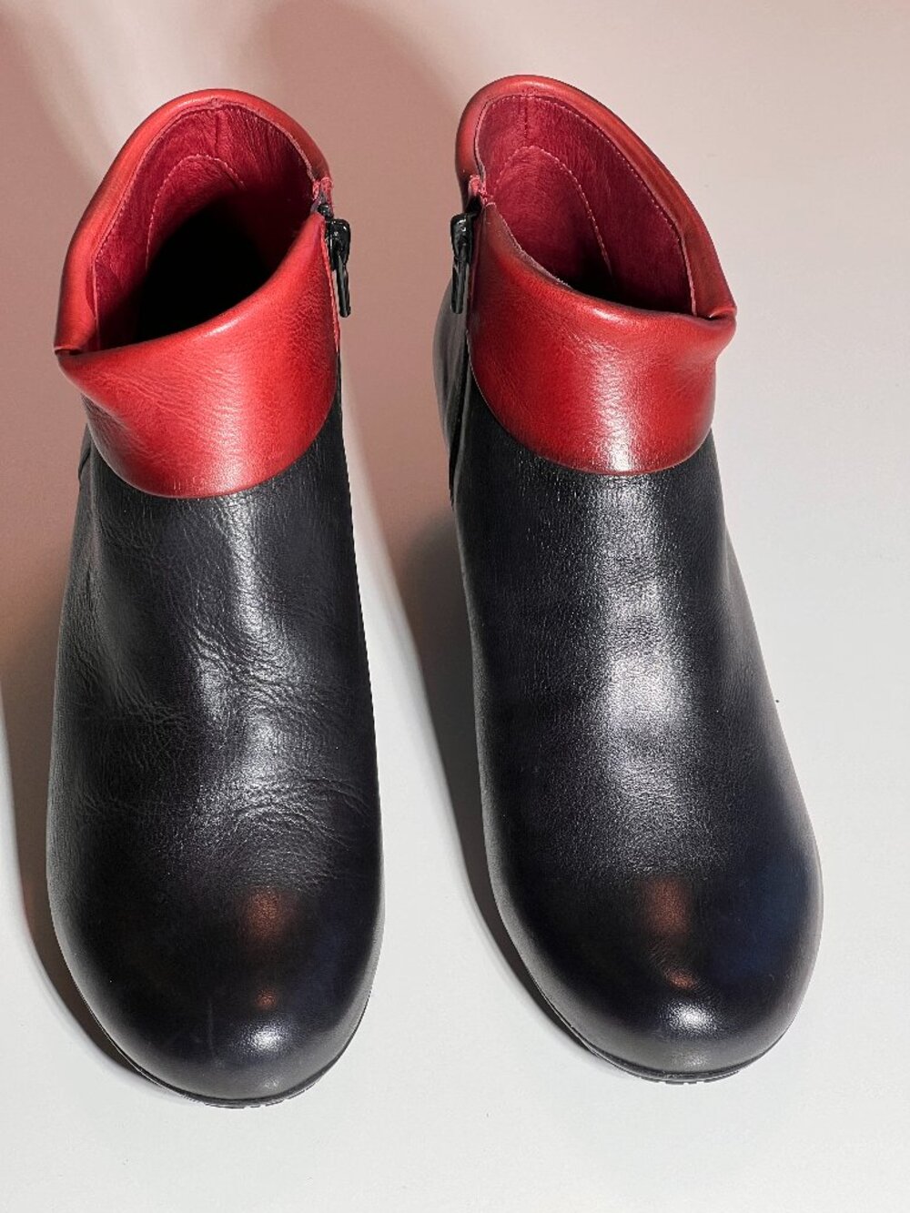 Jose Saenz Black and Burg. High Quality Leather Womens Boots Made in Spain Sz 39
